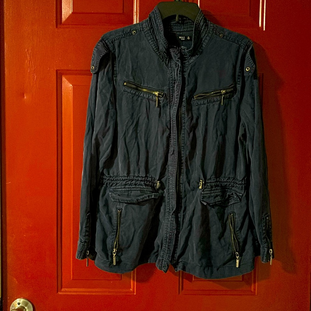 Size M navy jacket